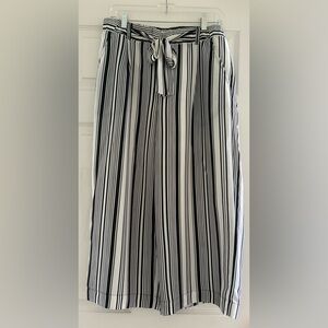 JohnPaulRichard Black and White Striped Cpari Pants